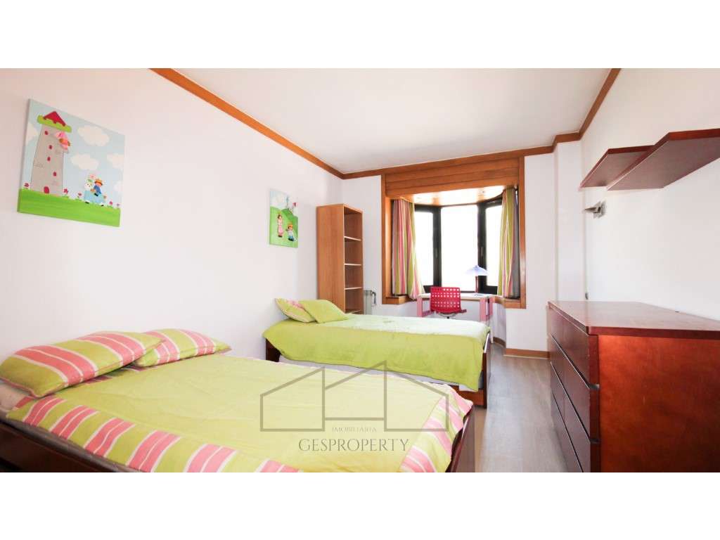 Apartamento T4 nas Torres das Amoreiras-28