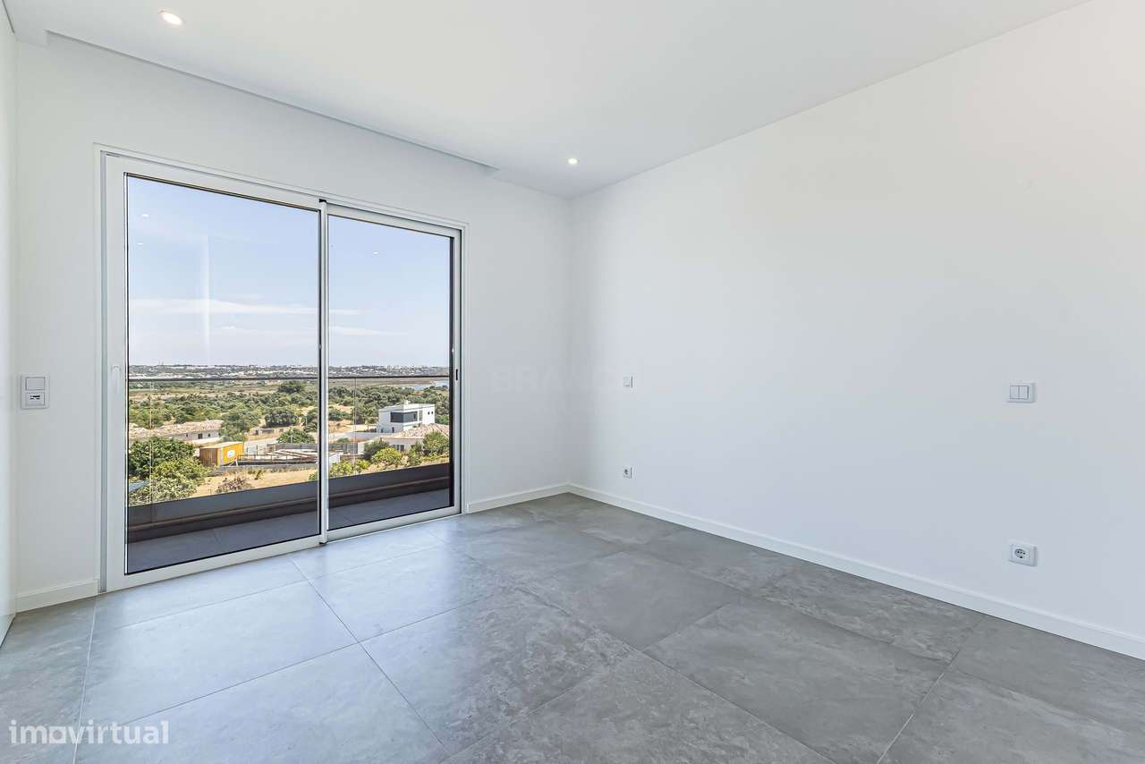 Moradia Contemporânea T3 com Garagem | Mexilhoeira Grande-3