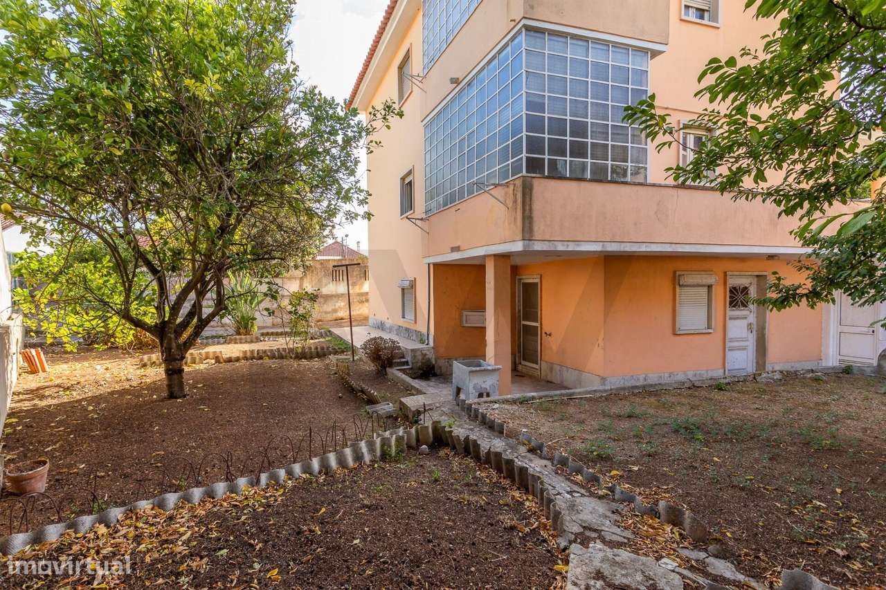 Moradia isolada para (sonhar e) remodelar | 300m2 área | Jardim à volt-2