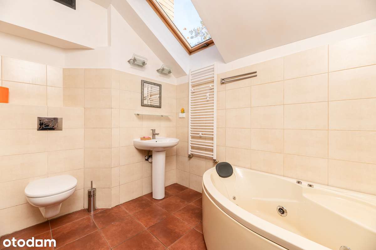 REZERWACJA Piętrowy dom szuka właściciela!-dobrze zlokalizowany-14