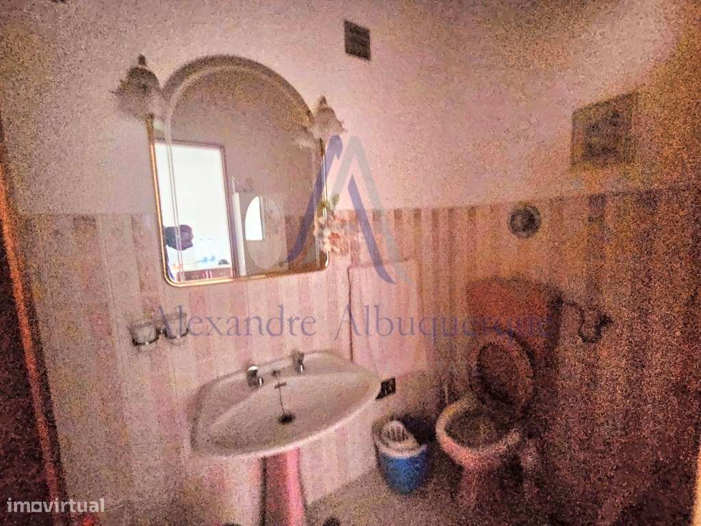 Apartamento T1 com vista Rio no Centro de Almada-13