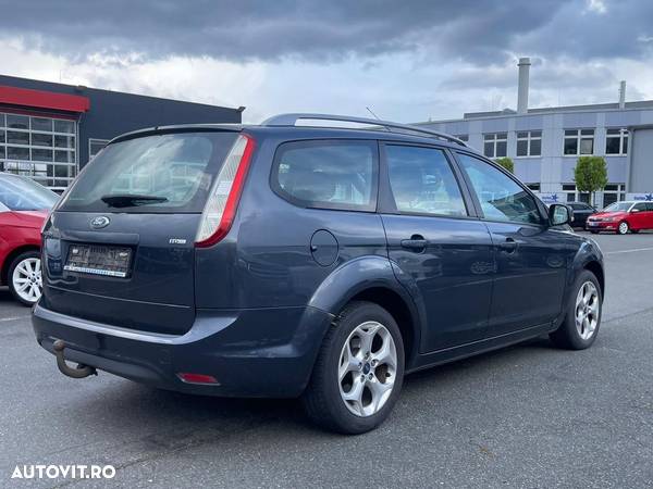 Ford Focus 1.6 TDCi DPF Ambiente - 2