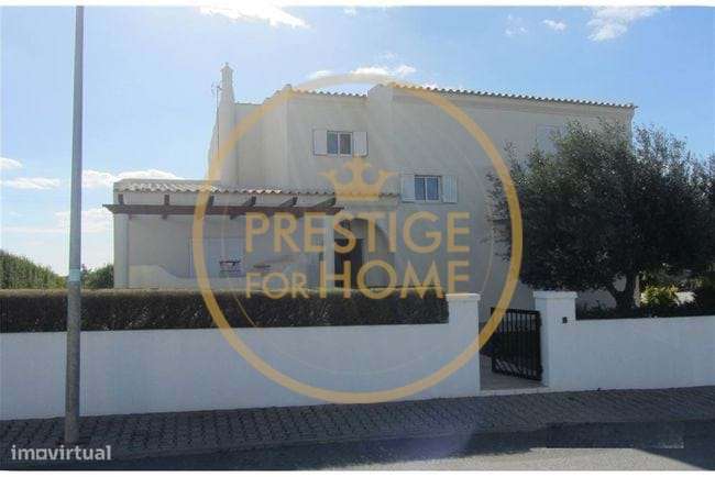 Excelente Moradia T5 de 3 pisos, 7 divisões e garagem e piscina com ár - Grande imagem: 5/20