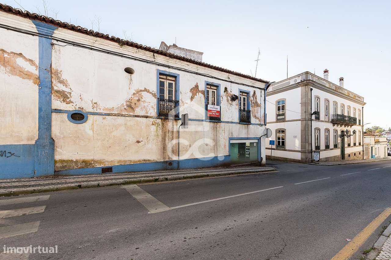 Prédio c/ Moradia >T6, Quintal e Espaço Comercial, em Reguengos de Mon - Grande imagem: 4/60