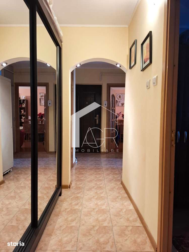 Apartament cu 3 camere, decomandat, zona Mihai Bravu-10