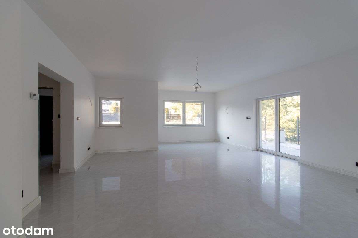 Otoczony zielenią nowoczesny dom w Brzezinach-9