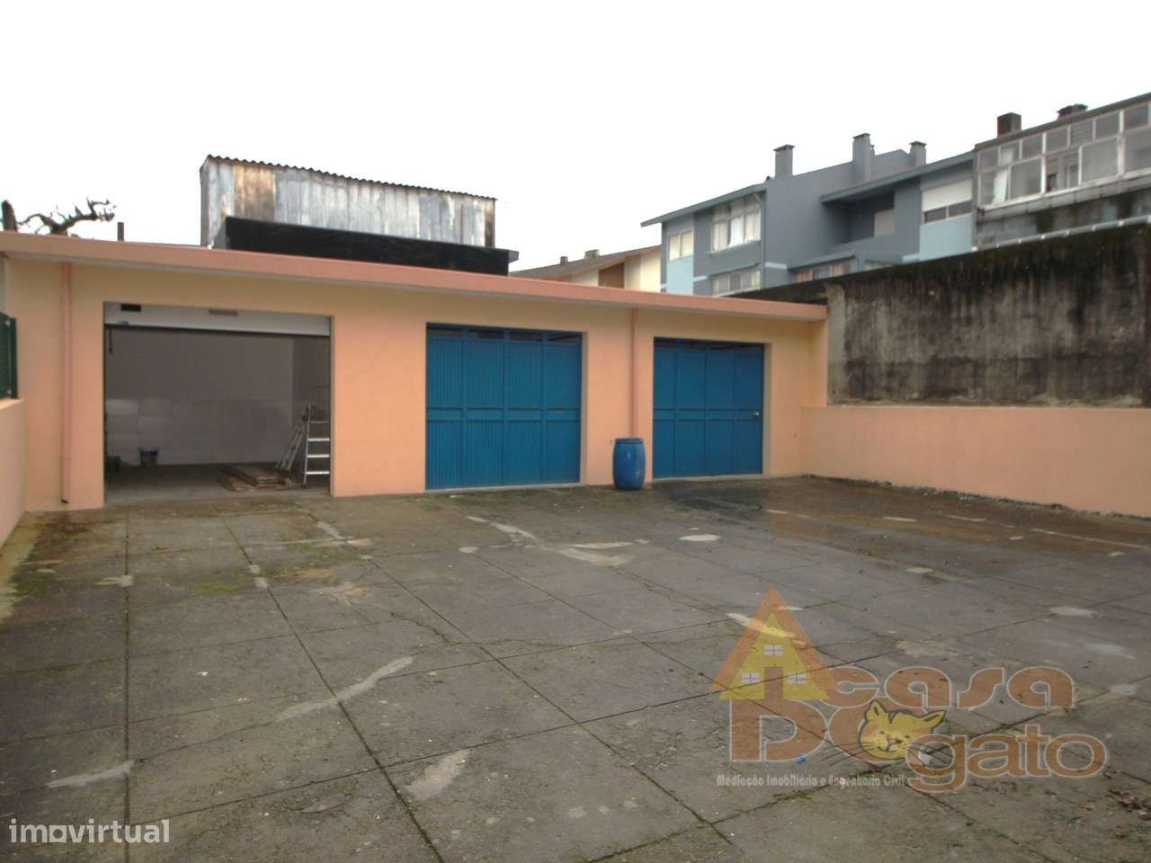 Apartamento Remodelado com boas varandas-21