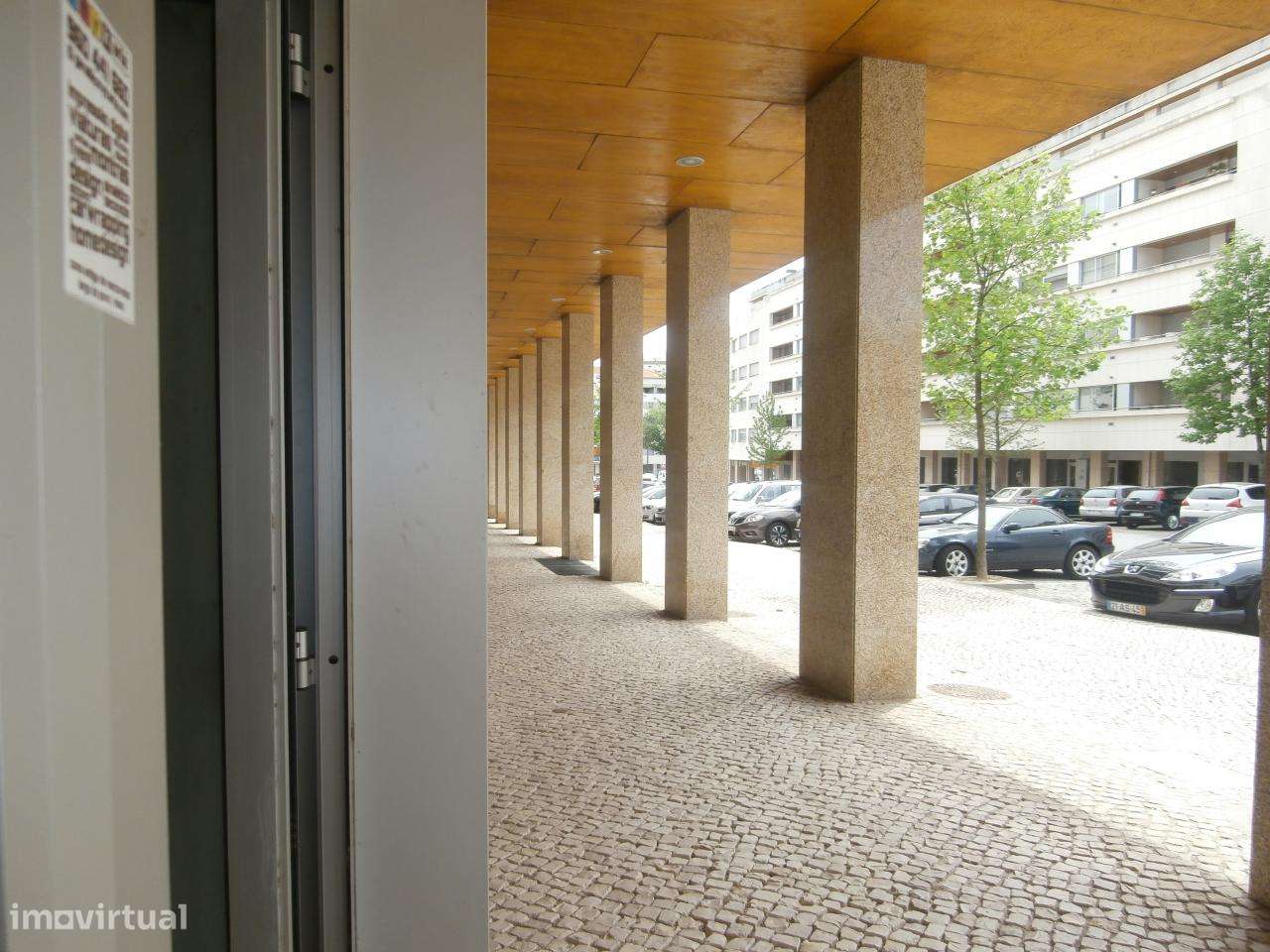 Loja ampla com wc e estacionamento - Edifícios Viriato II - Grande imagem: 3/11