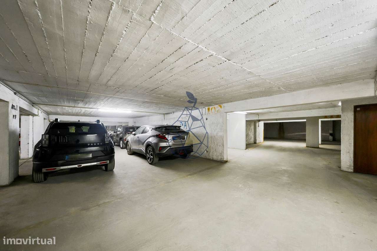 Apartamento Duplex T3 mobilado,  3 casa de banho ,Terraço, Vista Mar A-50