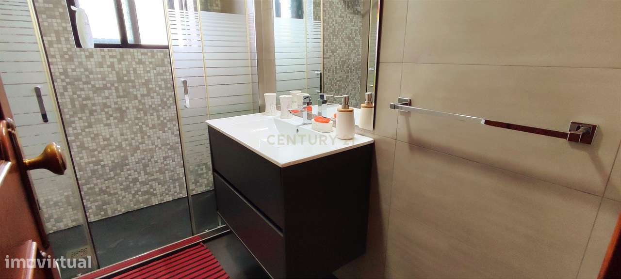 Apartamento T2+2 Duplex em Santa Clara – Espaço, Conforto e uma Vista-6