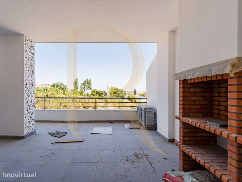 Apartamento T3 duplex com parqueamento e arrecadação em condomínio ...-11
