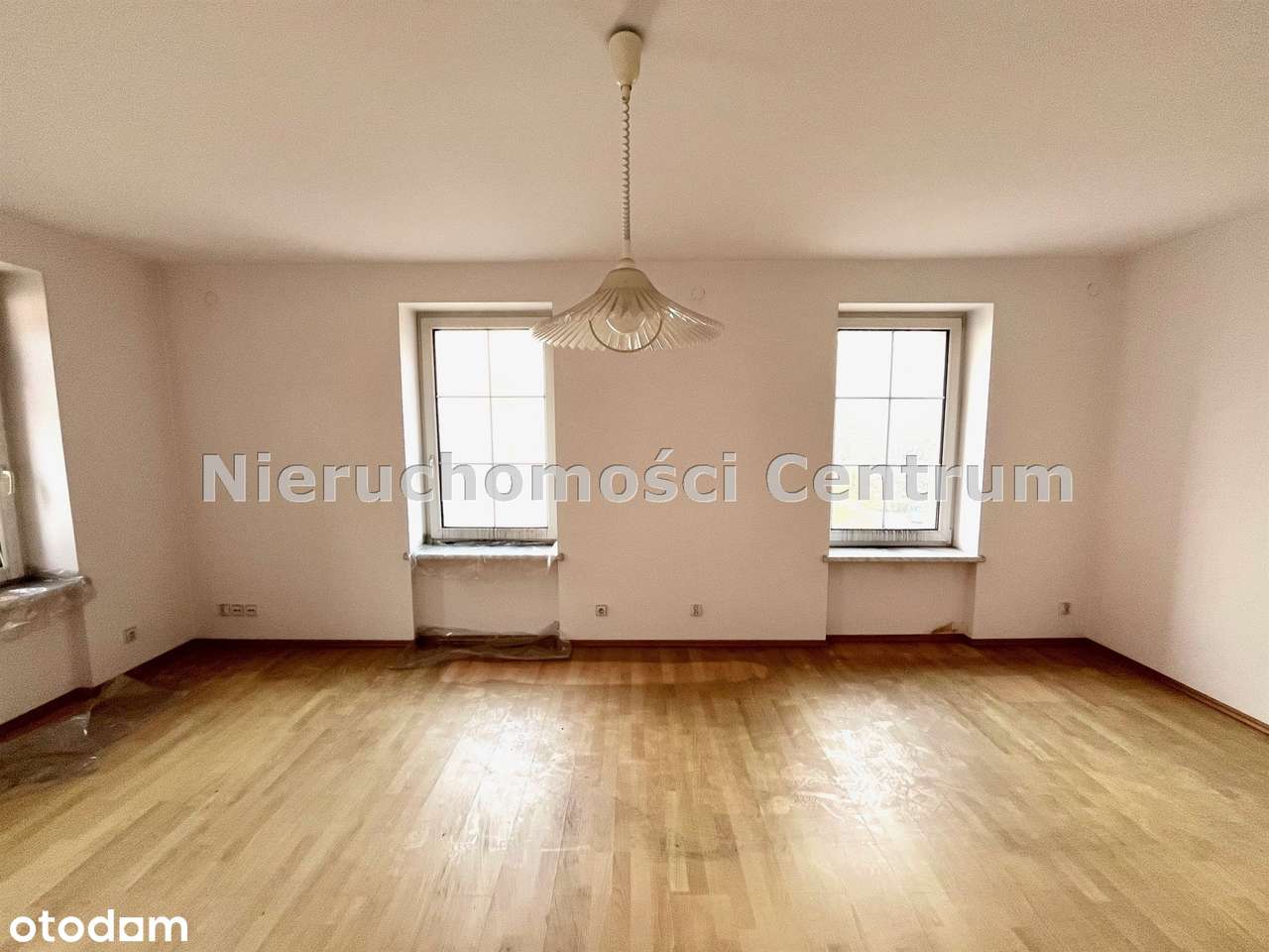 Duże mieszkanie w zabytkowej kamienicy w sercu miasta-4