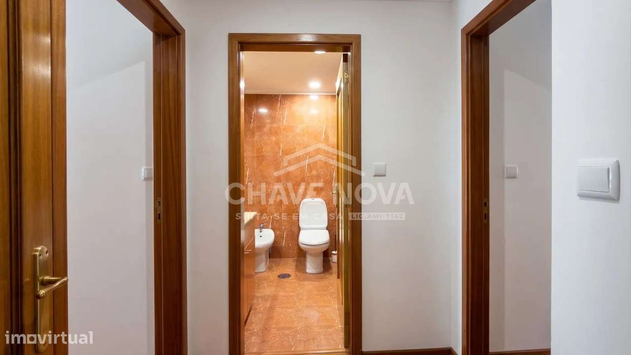 Apartamento T2 Mobilado c/ Lugar de Garagem em Oliveira do Douro-17