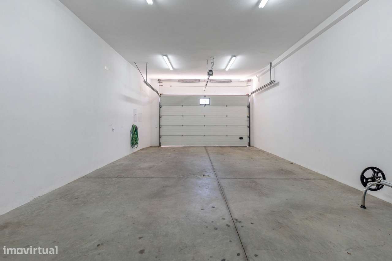 Moradia T3 piscina terraço vista mar e vila de Sesimbra-38