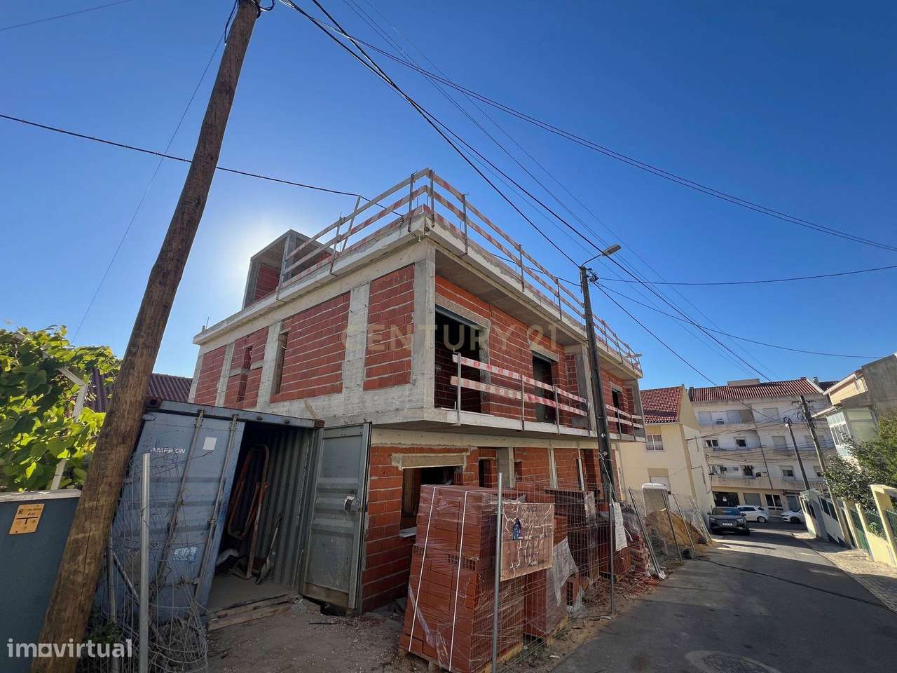 Moradia geminada T4 em fase de construção localizada em Casal de Cambr - Grande imagem: 4/10