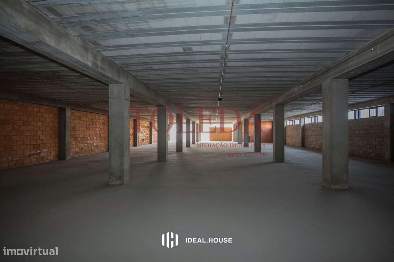Armazém com 700m2 em zona Industrial - Grande imagem: 3/26