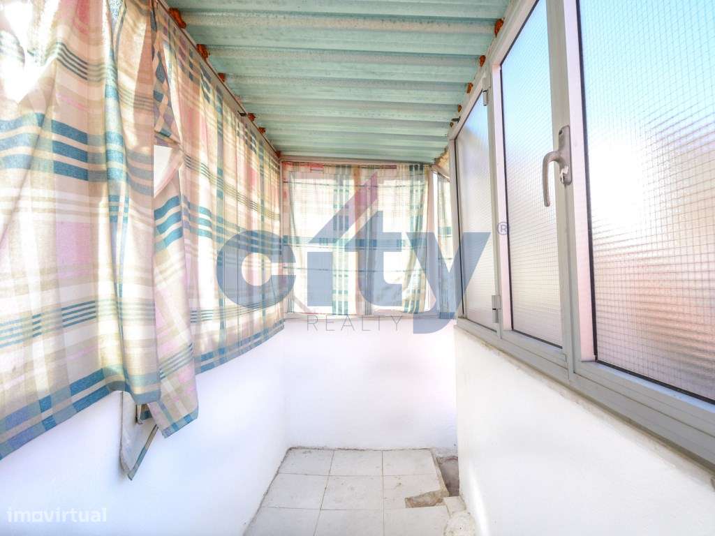 MORADIA EM BANDA , T3 A APENAS 170M DO METRO ODIVELAS-26