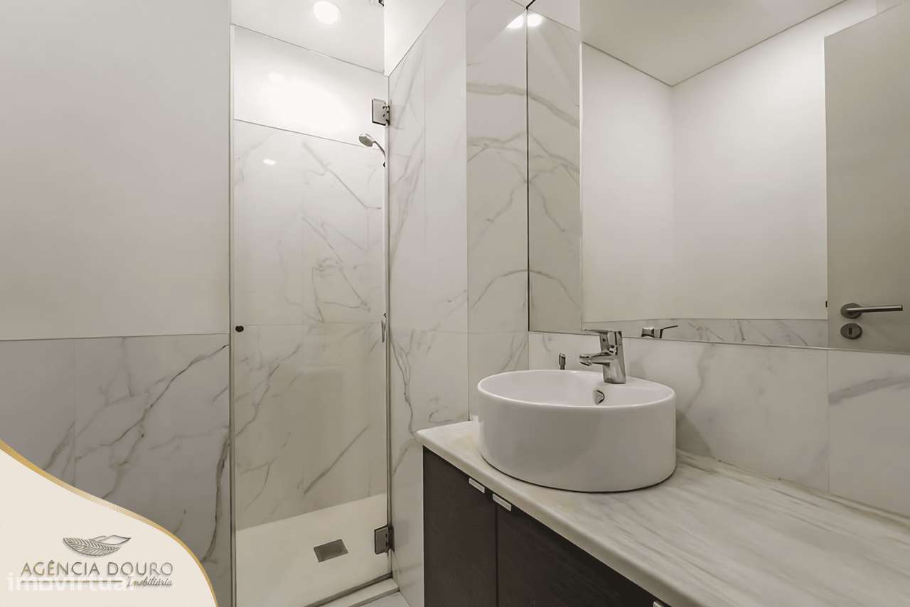 Apartamento T4 com varandas, em Aldoar, Porto-20