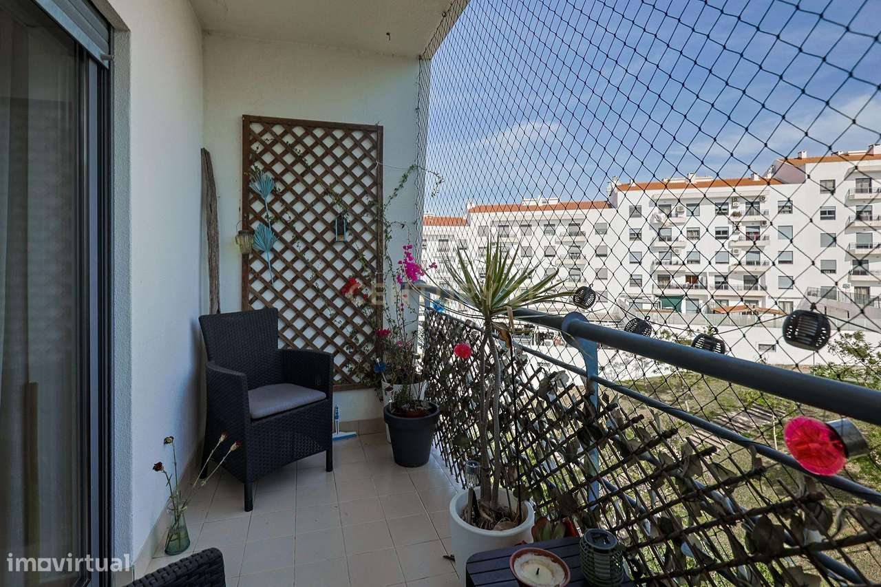 Apartamento T2 com Garagem, no Parque Luso em Corroios.-8
