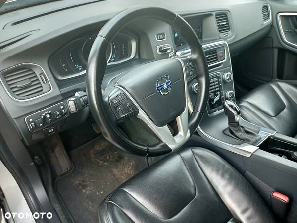 Volvo V60 D4 Drive-E Momentum - 16