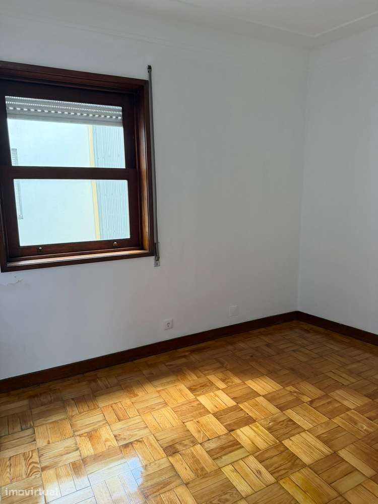 Apartamento T2 com cozinha separada e localização privilegiada - Grande imagem: 5/9