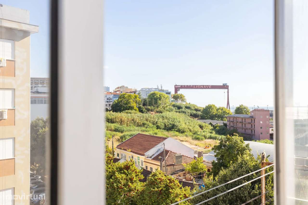 Apartamento T3 em Almada com Excelente Localização-29