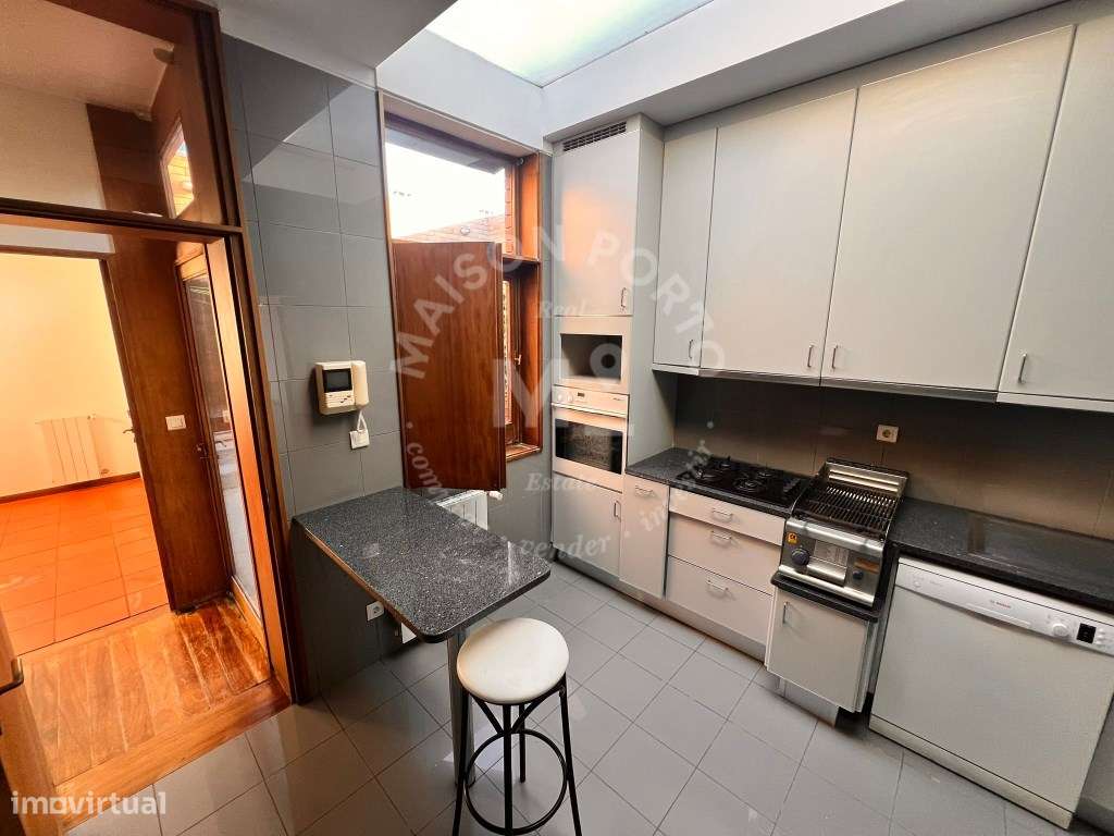 Moradia T4 com 3 Pisos, com 2 Lugares de Garagem, com Vista para a ... - Grande imagem: 4/50