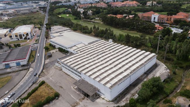 Armazém Industrial implantado num lote com 11200m2