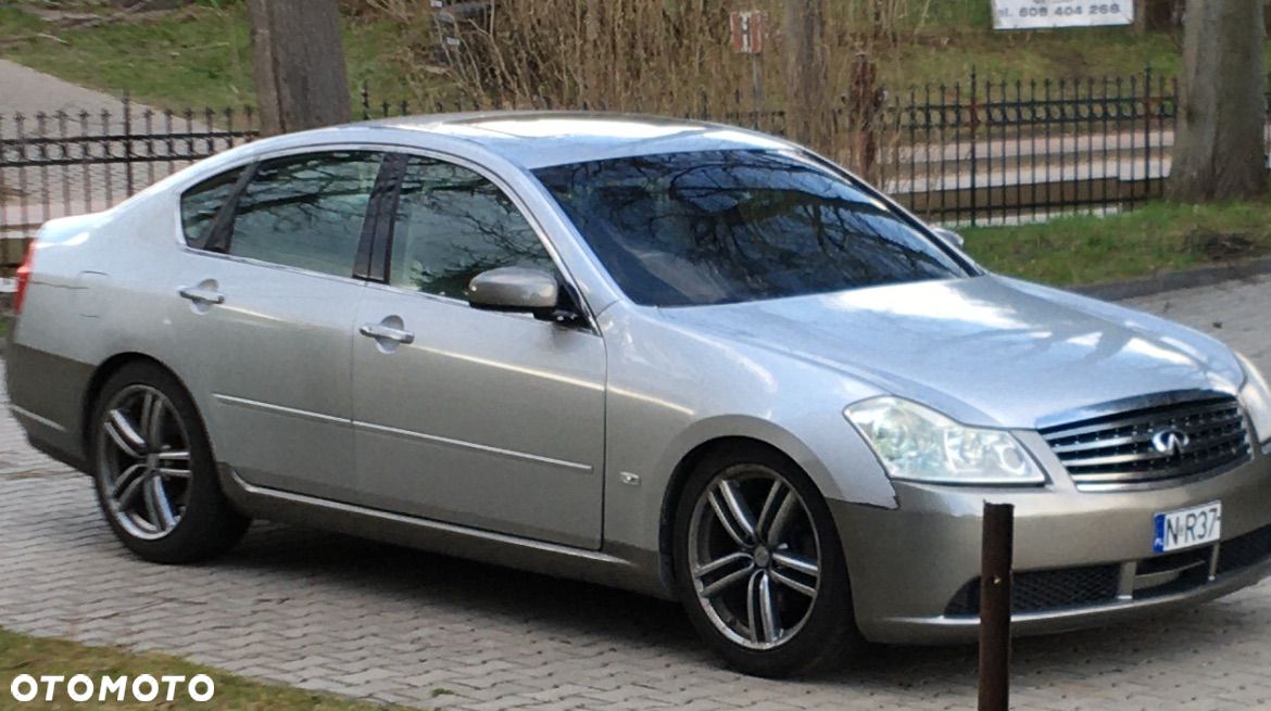 Infiniti M - 1