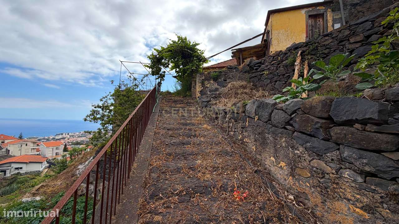 Moradia Tradicional para Recuperar com 2.300m² de Terreno | Livramento-7