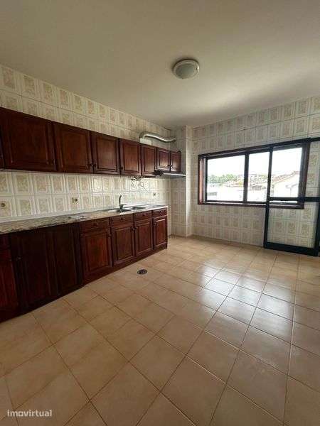 T2 com garagem e varanda FELGUEIRAS - Grande imagem: 4/8