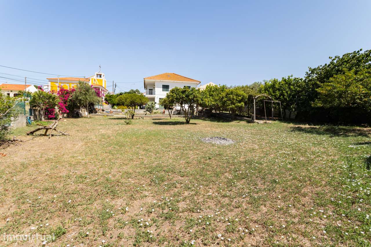 Moradia T3 Isolada, com garagem de 157 m2 térrea em lote de 1.331 m2 c-19