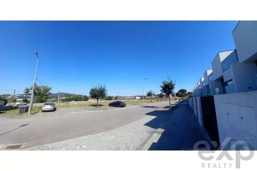 Terreno com projecto aprovado para a construçao de 3 moradias em banda - Grande imagem: 5/8