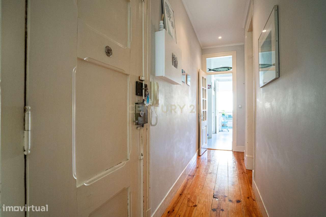 Apartamento T3, em São Vicente, com Pé Direito Alto e Tetos Trabalhado-1