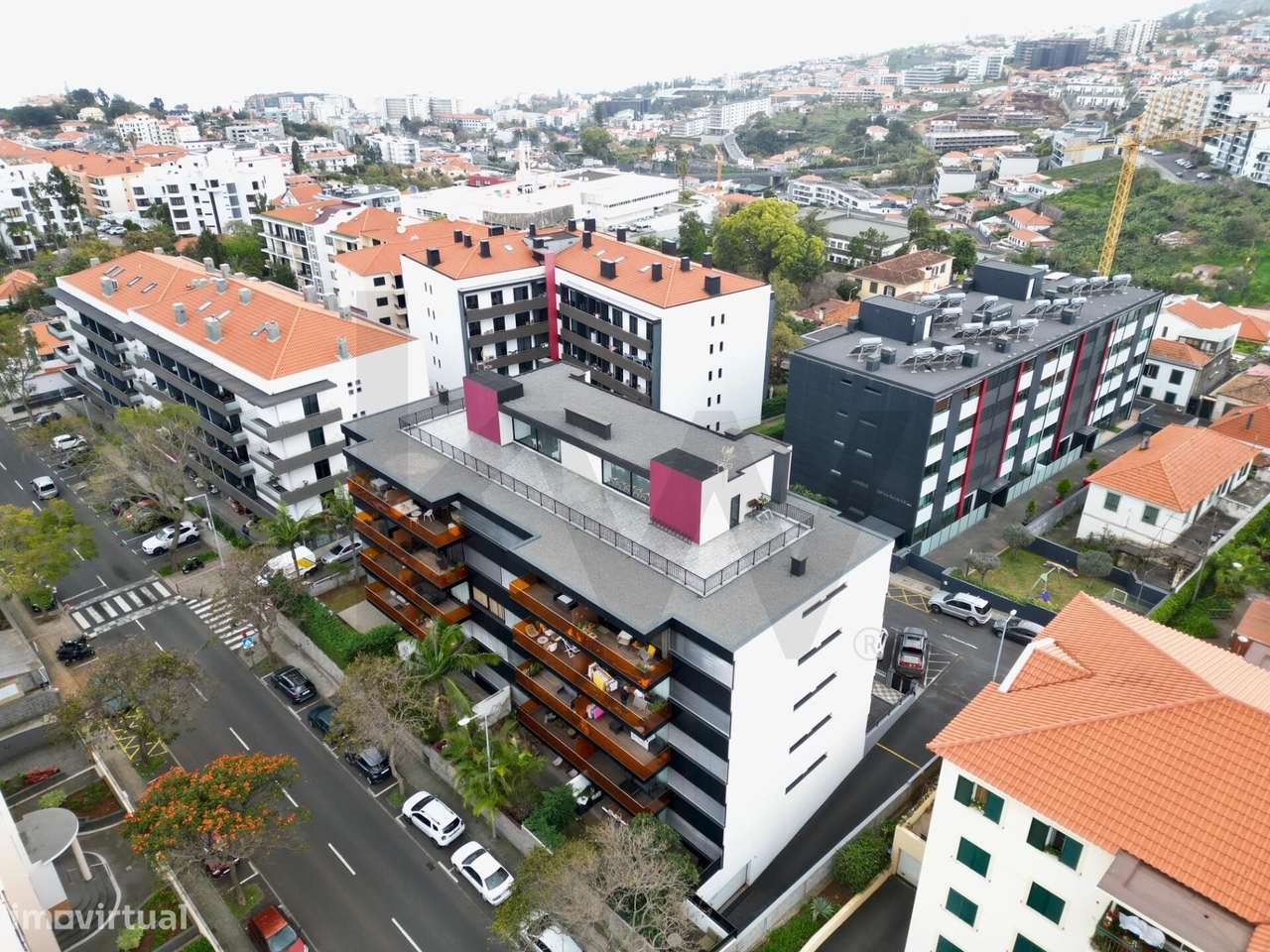 Apartamento T2 nas Madalenas com 170 m2 de área bruta, último piso.-1