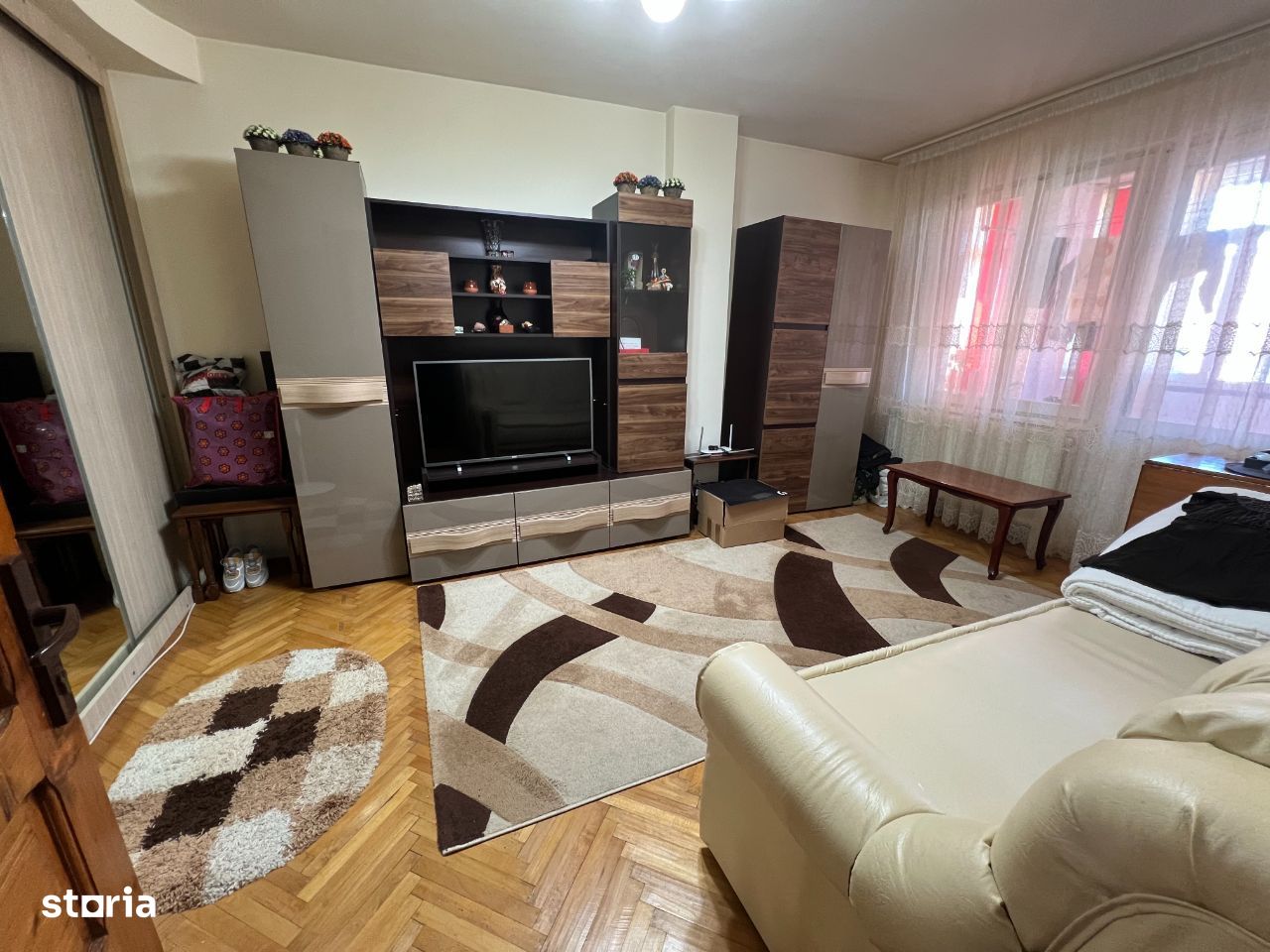 Apartament 3 camere, Mioveni, Et4 cu acoperis, Bld. Dacia, mobilat