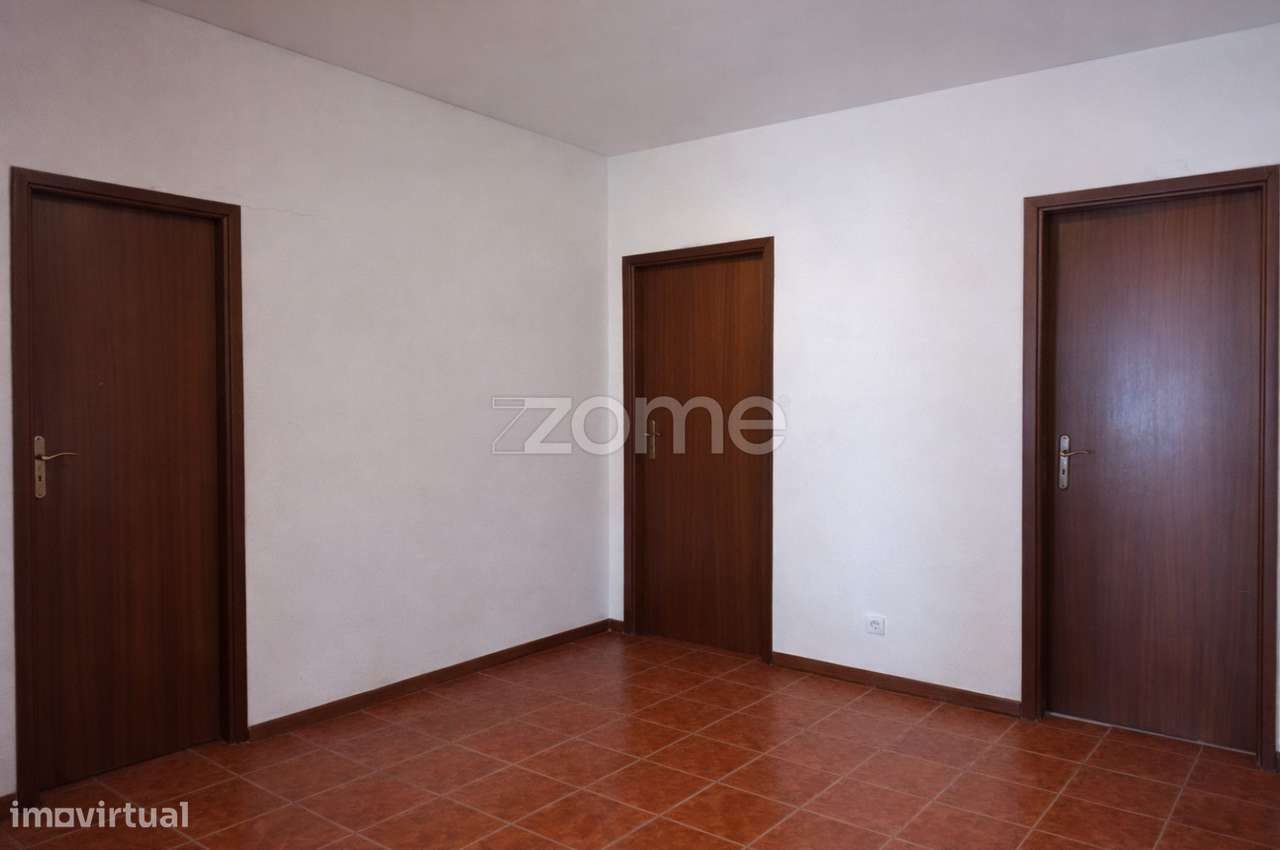 Propriedade de Grande Dimensão com Habitação e Área Industrial-11