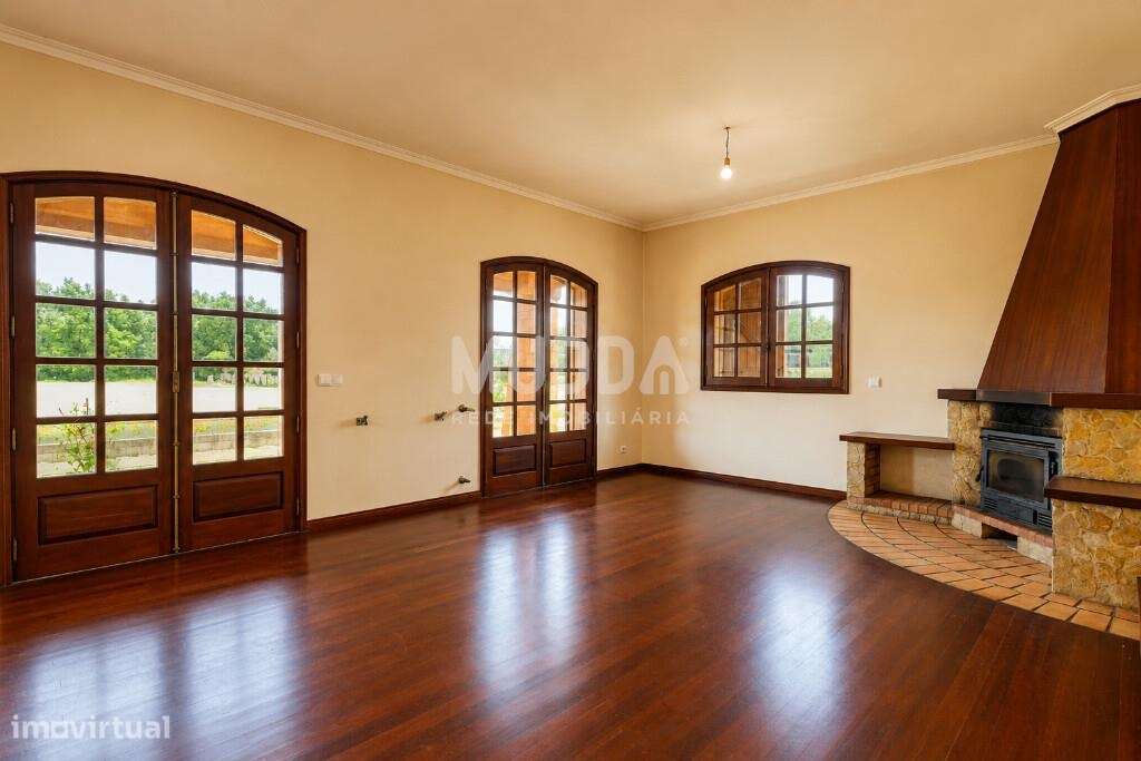 Oportunidade em Azurva – Moradia Isolada com Grande Terreno!-5