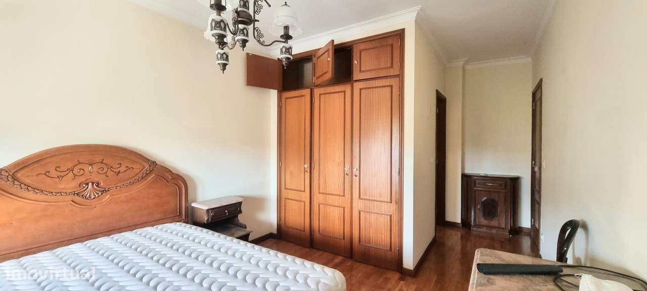T4 com garagem Individual Rua Dom Afonso Henriques-10