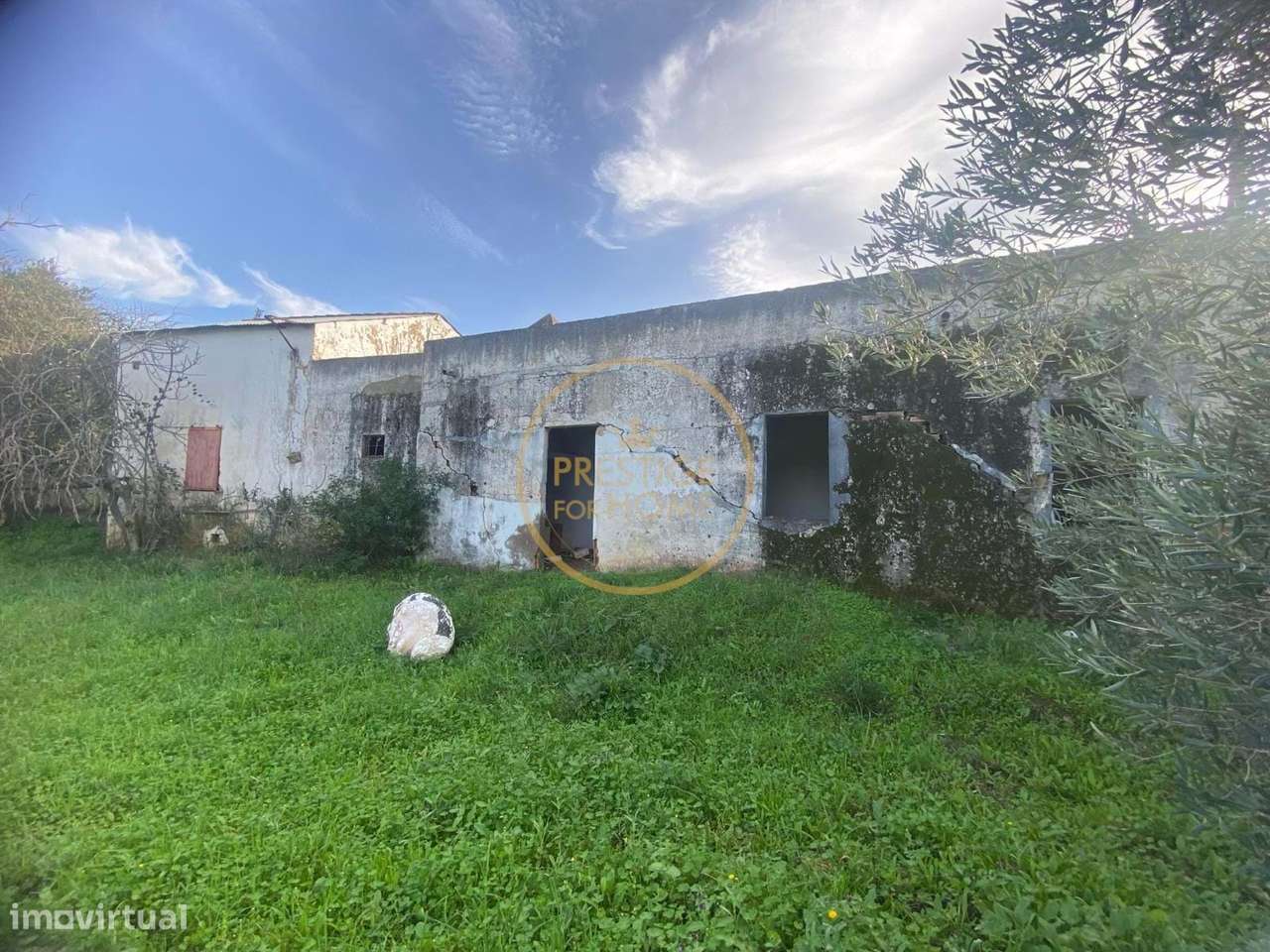 Magnífico terreno misto e plano de 10699 m2, localizado às margens de - Grande imagem: 2/41