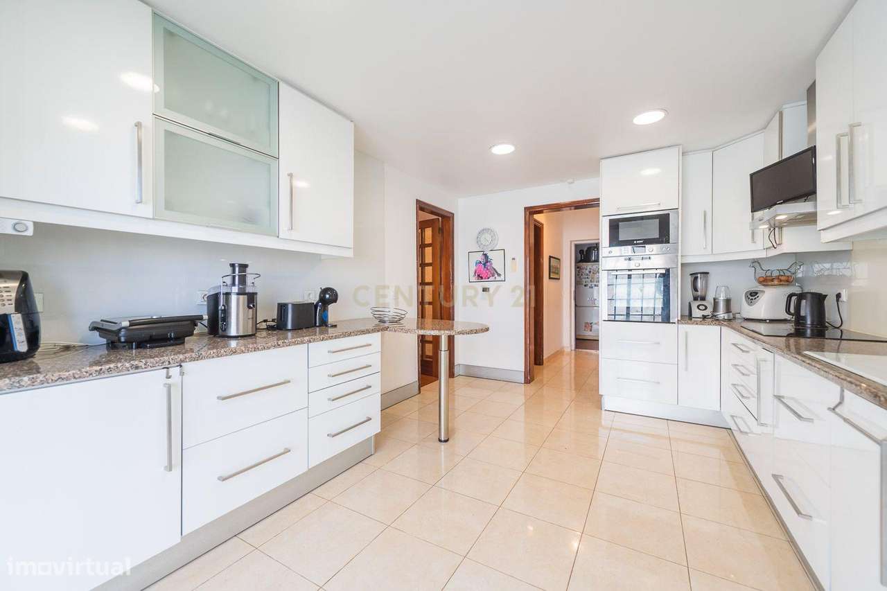 Moradia T4 com piscina-25