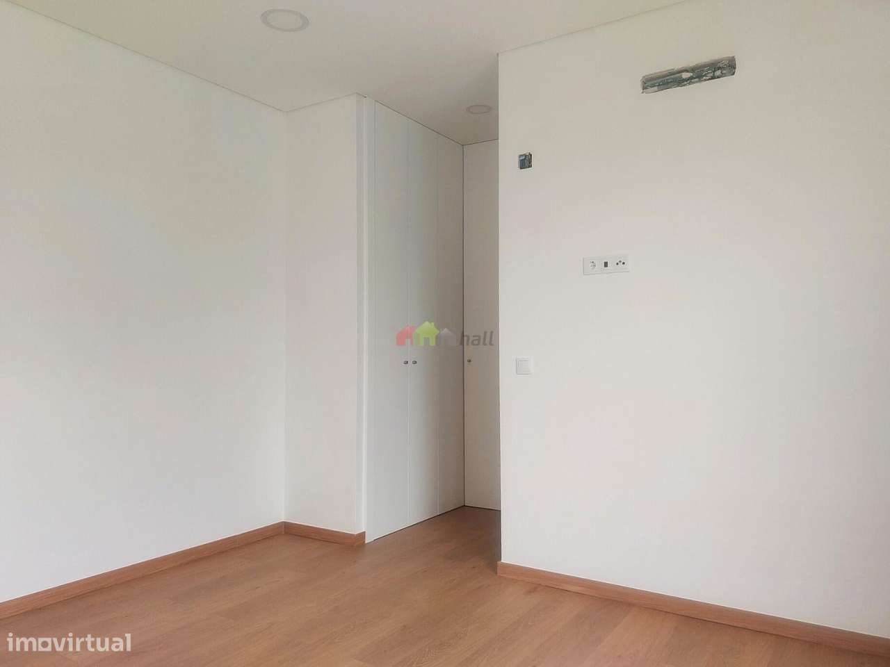 Moradia T4 Nova de arquitectura moderna em Azeitão-17