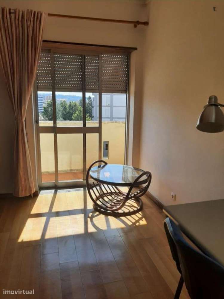 Quarto - localizado em Casal do Bispo Coimbra - Grande imagem: 3/9