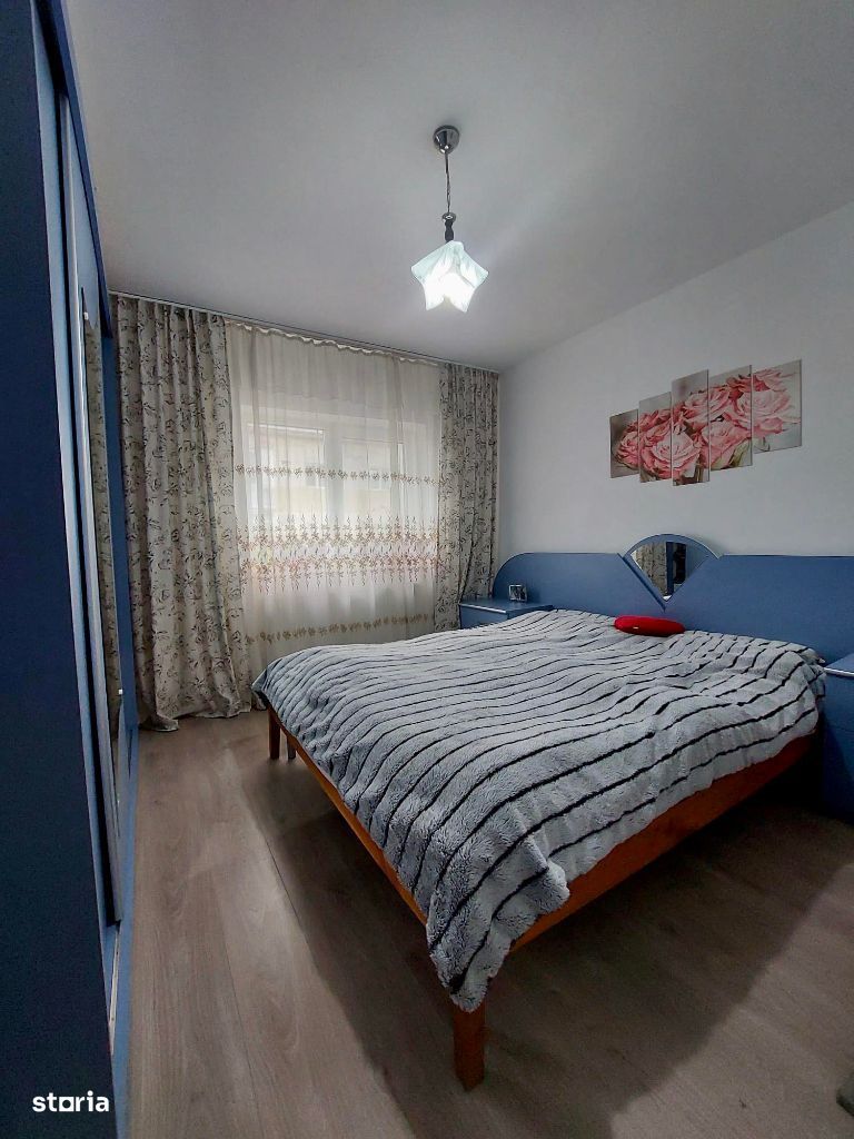 De vanzare apartament cu 3 camere Et 3 in cartierul D-va II