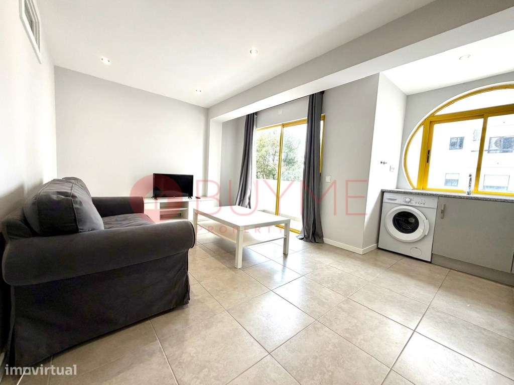 Apartamento T1+1 Renovado com Varandas Privativas em Quarteira - Grande imagem: 3/30
