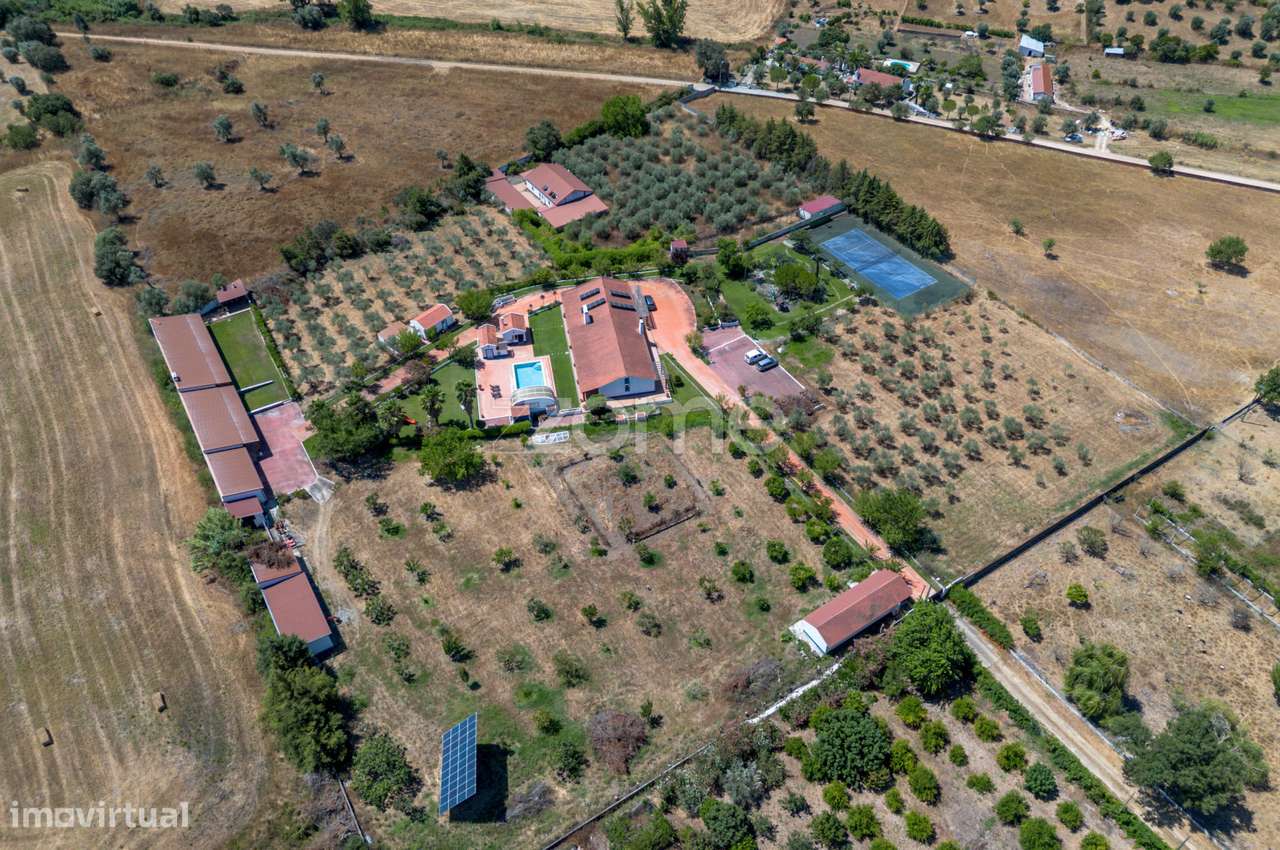 Propriedade com 22.250m2, piscina, court ténis e 2 habitacões com AL - Grande imagem: 2/60