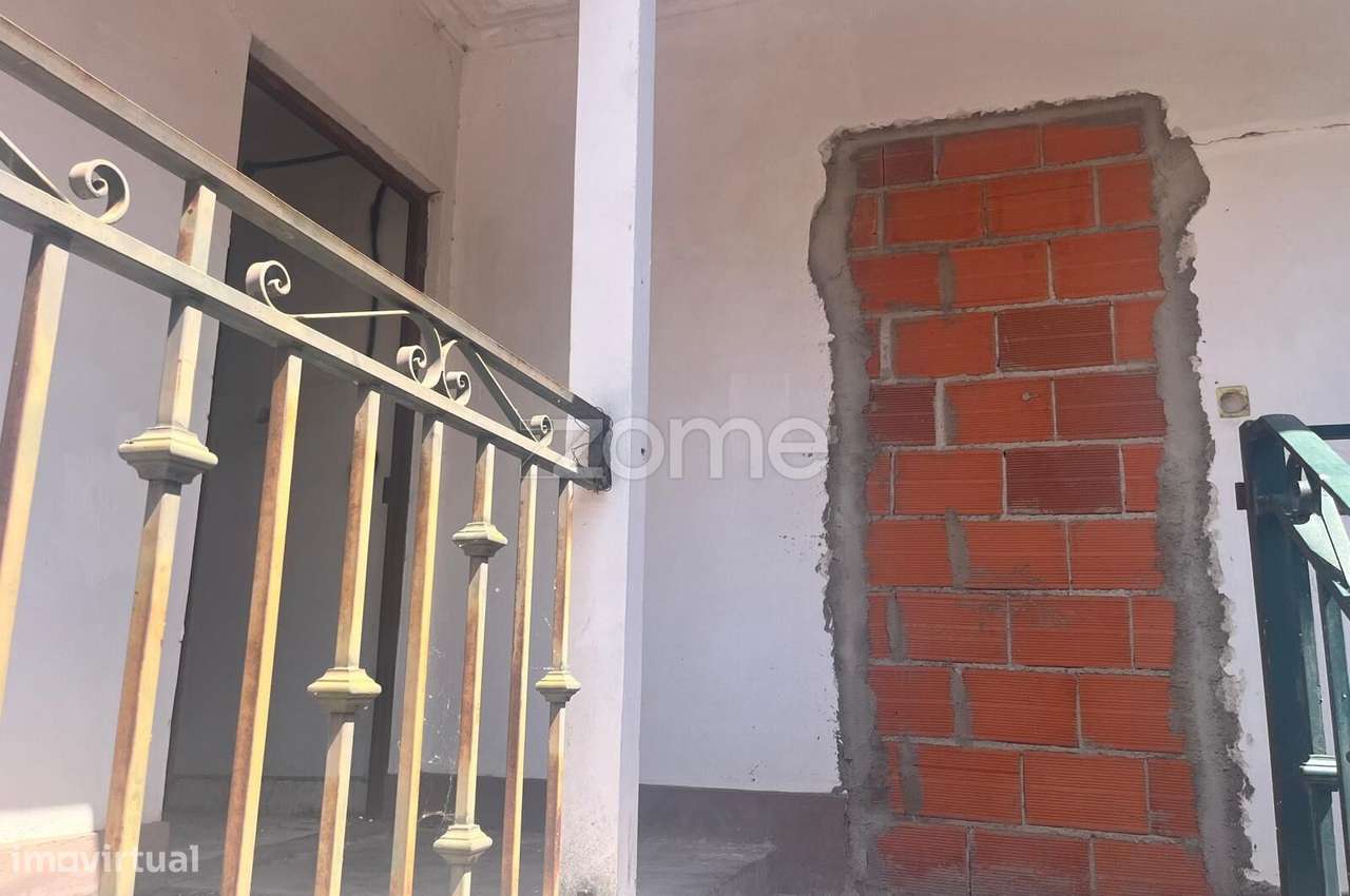 Moradia para remodelar em Almalaguês-2