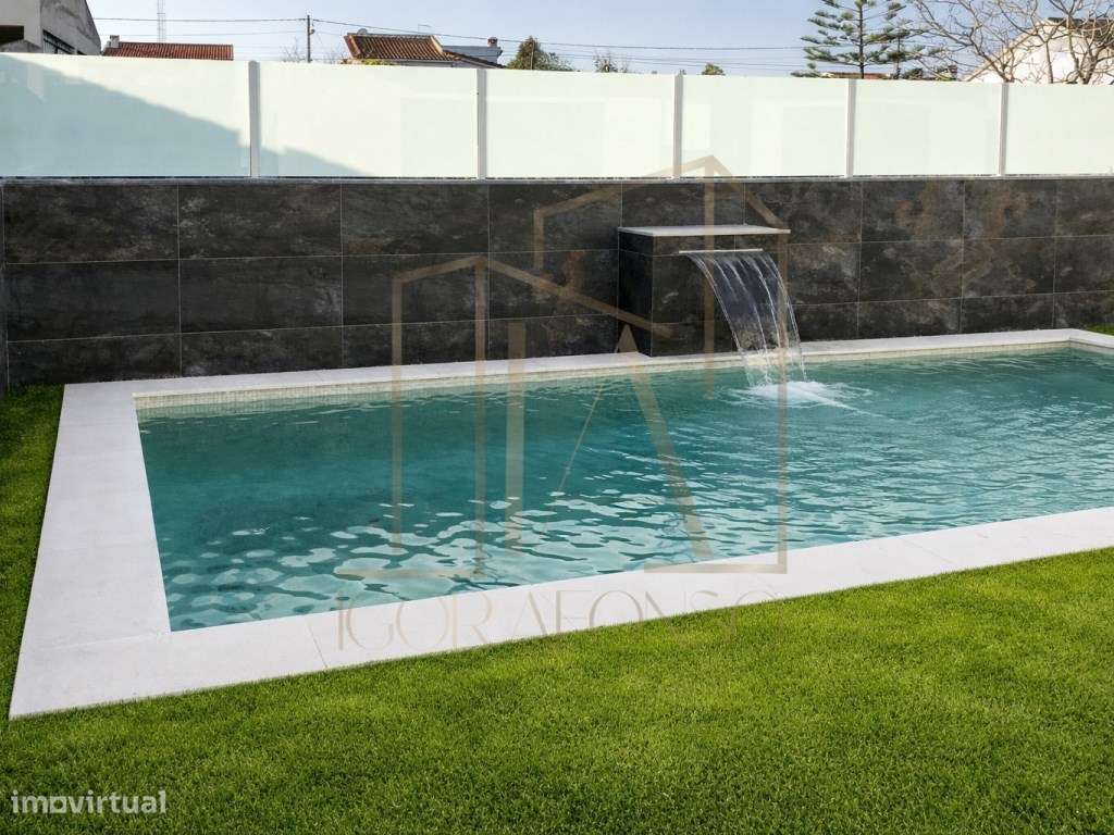 Excelente Moradia T4 com 3 Suítes, Piscina e Lavandaria - Excelente...-0