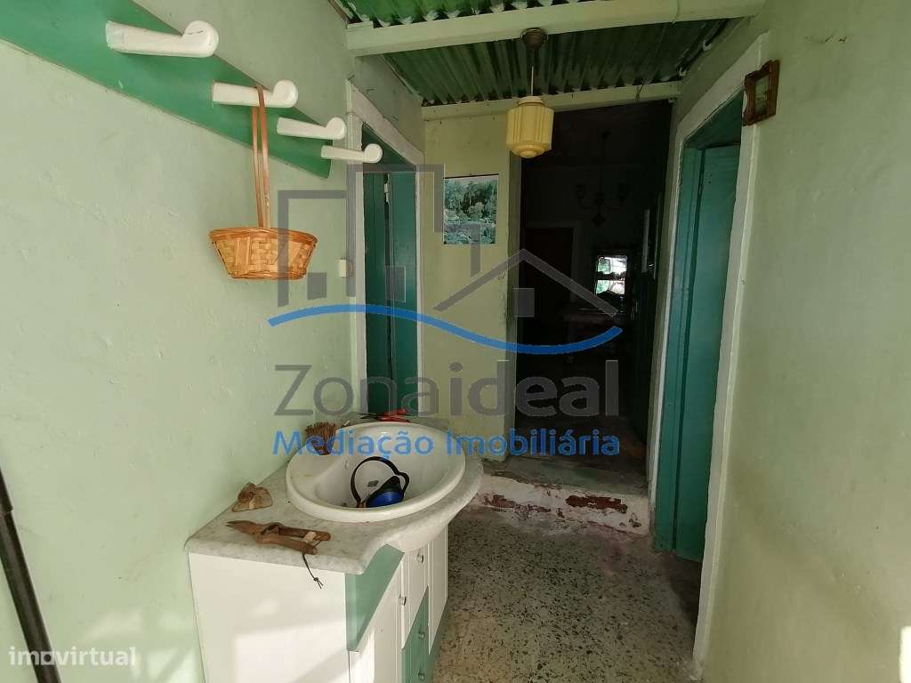 Moradia com dois pisos e logradouro, localizada em Alenquer-32