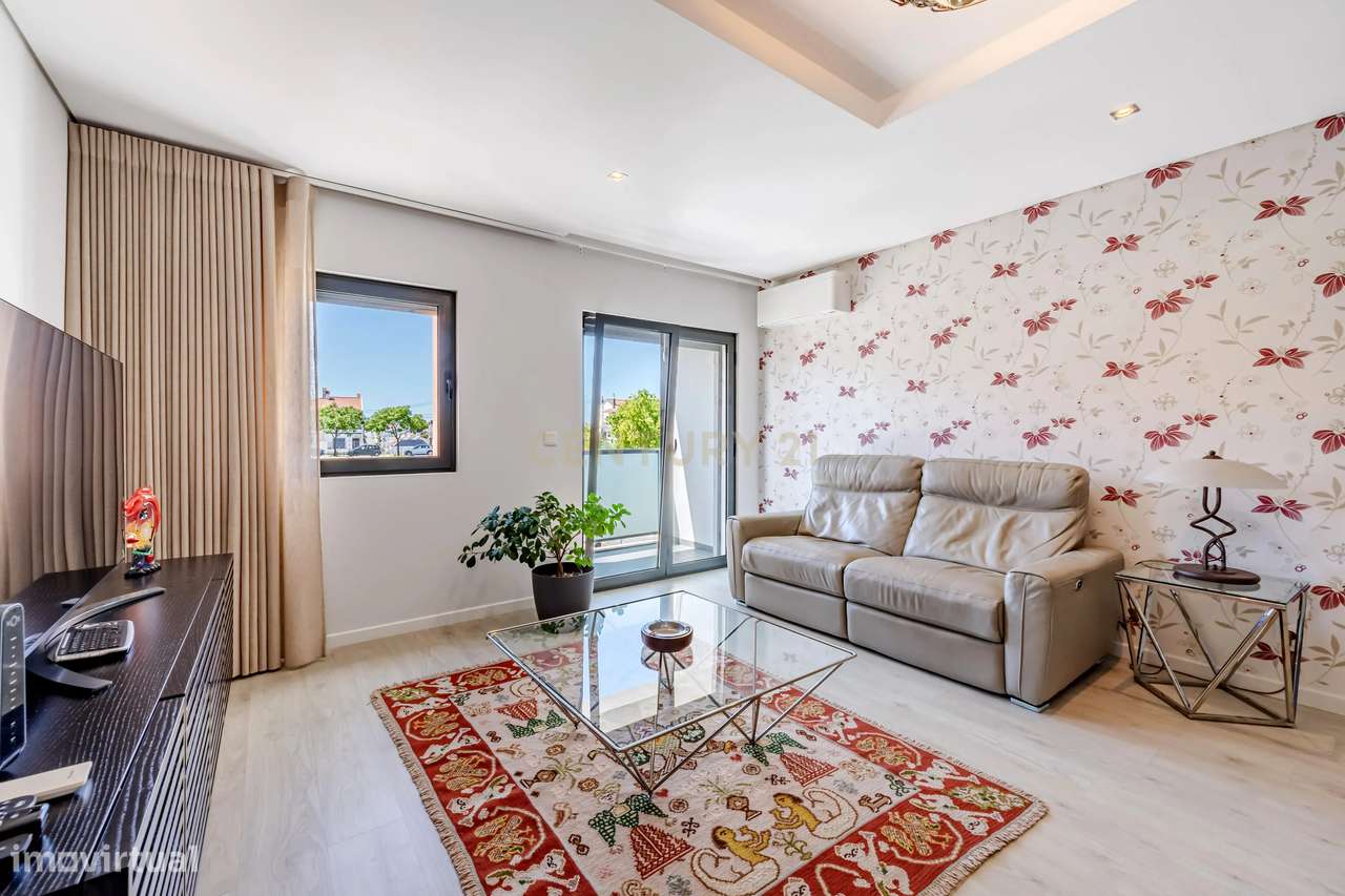 Excelente Apartamento T3+1 Duplex na Quinta da Fábrica, Vale de Milhaç-5